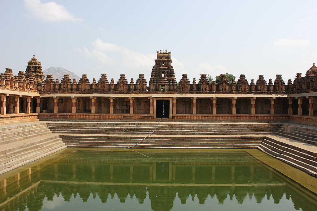 Temple Tank at Bhoga Nandeeshwara Temple, Pic courtesy: Wikipedia