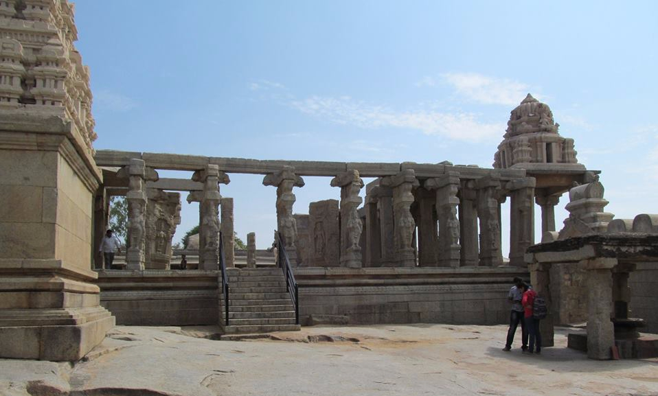 Dance Hall with sculpted Pillars at Lepakshi